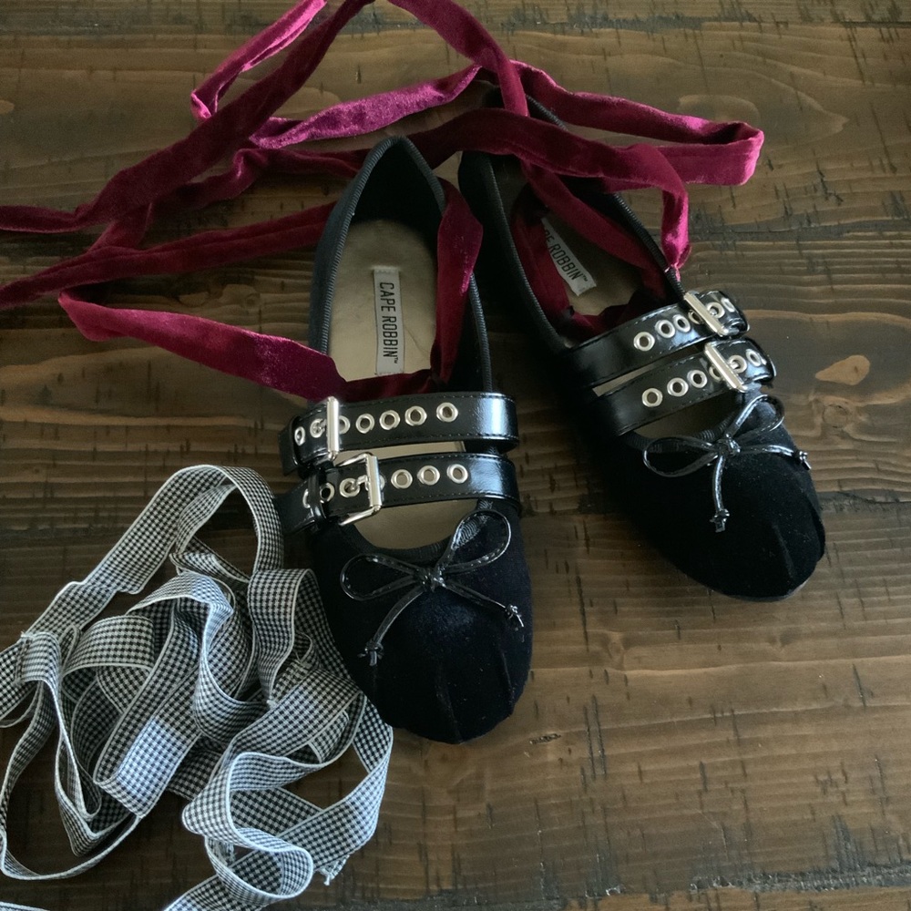 ⭐️⭐️ LAST PAIR! ⭐️⭐️ Ribbon Ballet Flats